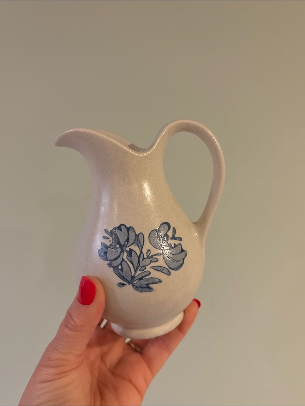 Vintage Pfaltzgraff Yorktowne stoneware creamer 5”